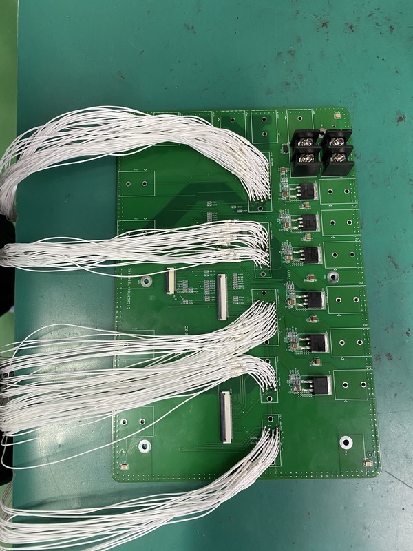 LGA EMS PCBA, compreso il riempimento di fori a laser, che garantisce processi di assemblaggio di schede di circuiti durevoli da 1200 a 400 mm