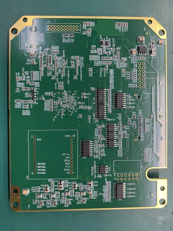 Maschera di saldatura bianca Assemblea PCB di protezione della potenza con spessore di 1,6 mm e certificazione Rohs