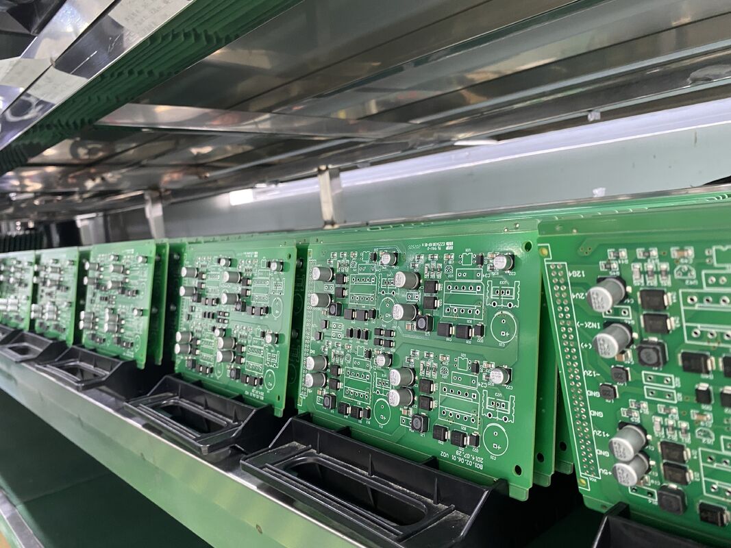 Apparecchiature di protezione da sovratensione con finitura superficiale HASL senza piombo con controllo dell'impedenza, che garantiscono durata e gestione delle sovratensioni elettriche