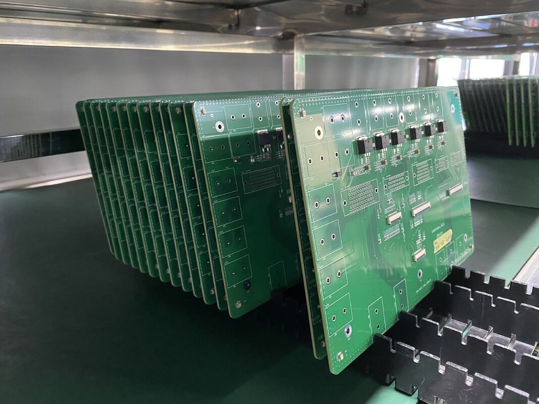 Apparecchiature di protezione da sovratensione con finitura superficiale HASL senza piombo con controllo dell'impedenza, che garantiscono durata e gestione delle sovratensioni elettriche