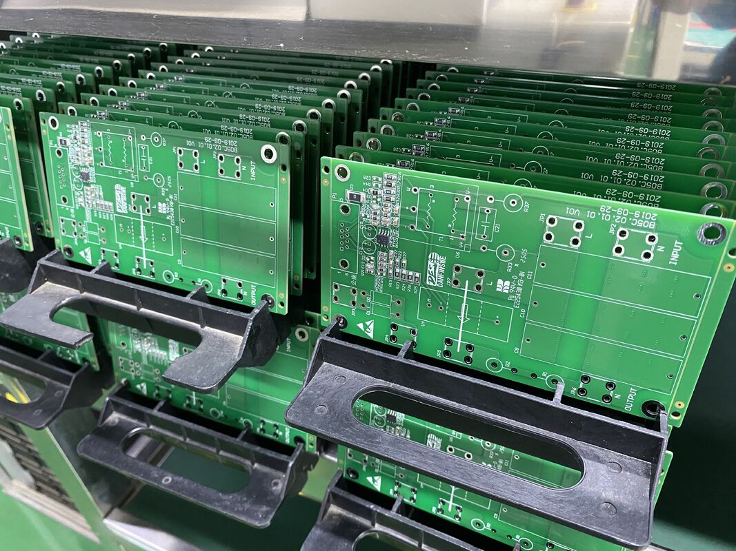 Diametro minimo foro 0,1 mm Assemblaggio PCB per comunicazioni 6 strati High Tg170 e High Tg180 Ottimizzato per dispositivi di comunicazione
