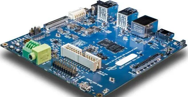 Assemblaggio PCB a rotazione rapida con materiale FR-4 a 4 strati e diametro minimo del foro di 0,10 mm per applicazioni automobilistiche