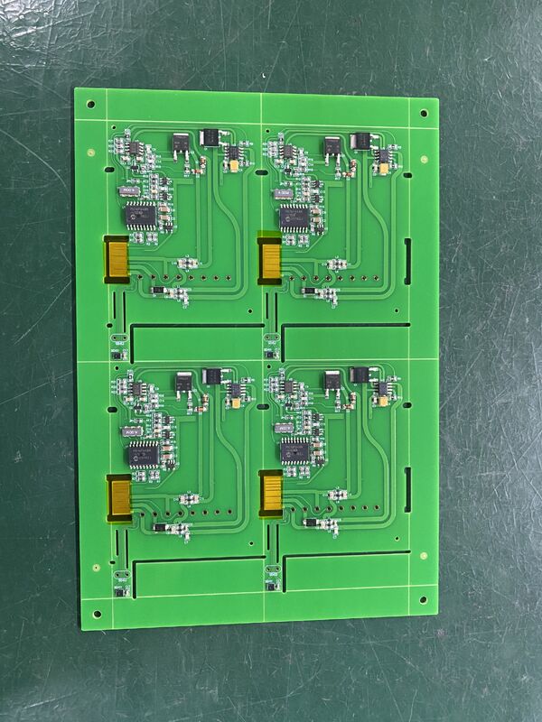 Spessore 0,3 mm 6 mm Industrial PCB Manufacturing Assembly Utilizing Yellow Soldermaskcolor Assicurando soluzioni di circuito durevoli e durature