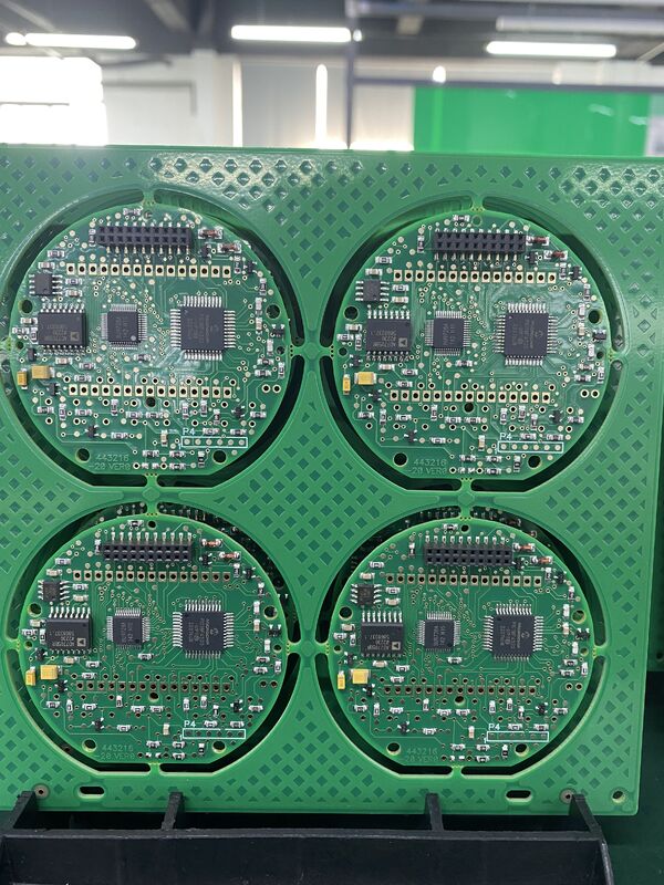 Assemblaggio PCB industriale in rame da 4OZ Personalizzato Sì Soluzioni per applicazioni elettroniche complesse e circuiti stampati durevoli