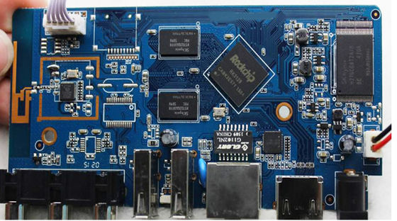 Assemblaggio completo chiavi in mano Immersione Oro Argento PCB Assemblaggio Con Blu RoHS Conforme